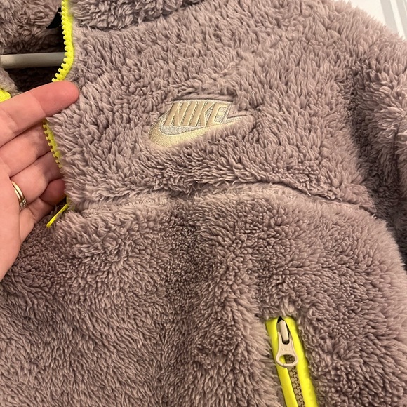 Cropped Nike teddy sweater - Picture 2 of 5